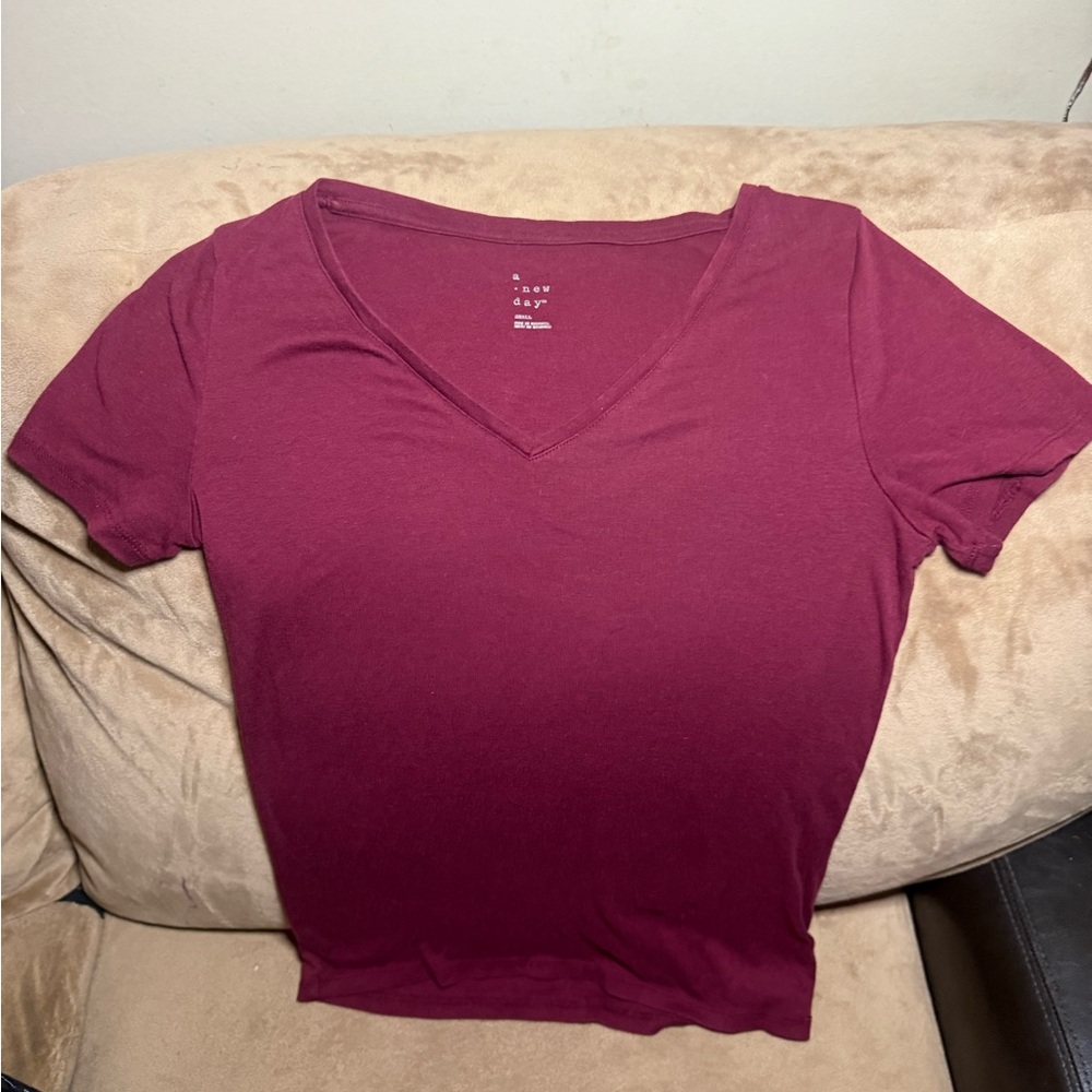 a new day Women's Size Small Short Sleeve V-Neck Tee - Wine